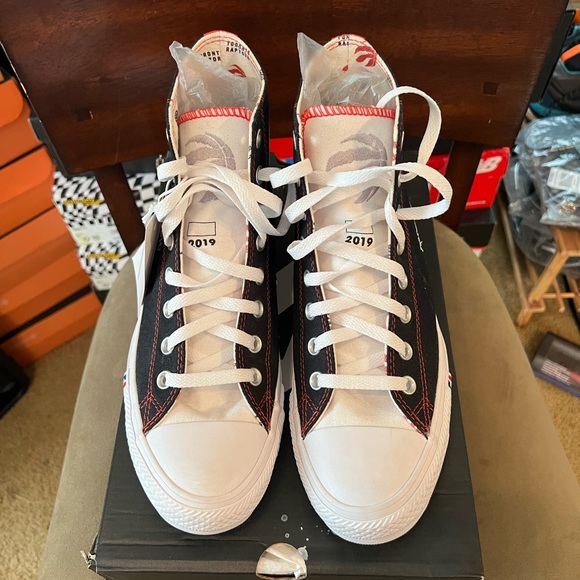 Converse Toronto Raptors Championship Edition 8.5 Men’s - Picture 1 of 3